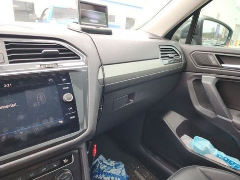 Used 2020 Volkswagen Tiguan SE w/ Panoramic Sunroof Package image 26