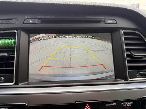 Used 2015 Hyundai Sonata Limited w/ Option Group 05 FWD image 13