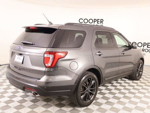 Used 2018 Ford Explorer XLT w/ Equipment Group 202A FWD image 22