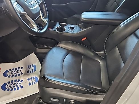 Used 2024 GMC Terrain SLT image 27