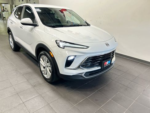Used 2024 Buick Encore GX Preferred image 2