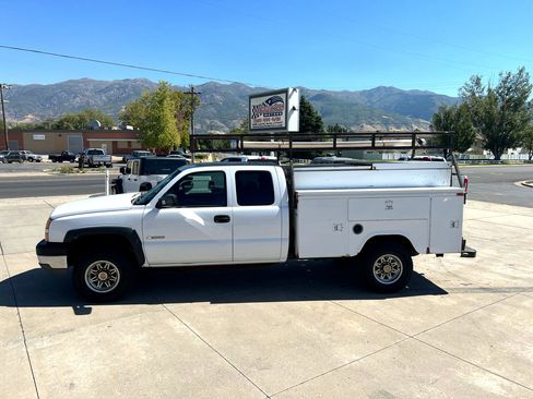 Used 2005 Chevrolet Silverado 3500 4x4 Extended Cab w/ Snow Plow Prep Package image 2
