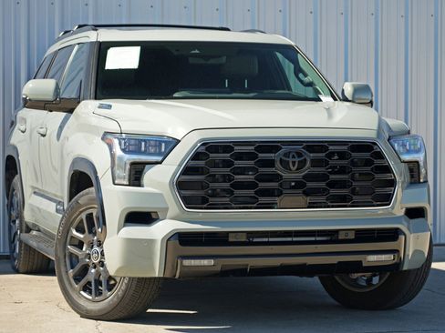 Used 2024 Toyota Sequoia Platinum image 4