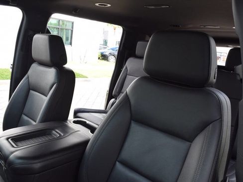 Used 2022 Chevrolet Suburban LT RWD image 38