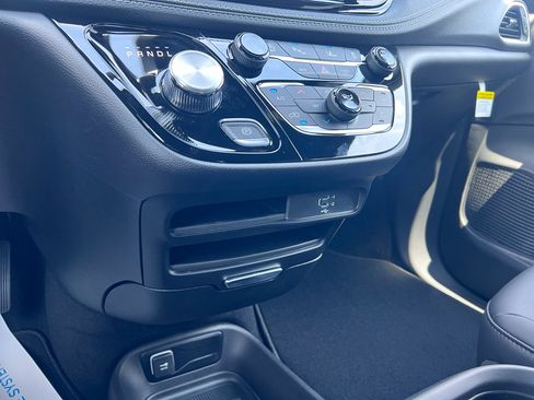 New 2027 Chrysler Pacifica Select w/ Family Tech Group FWD image 30