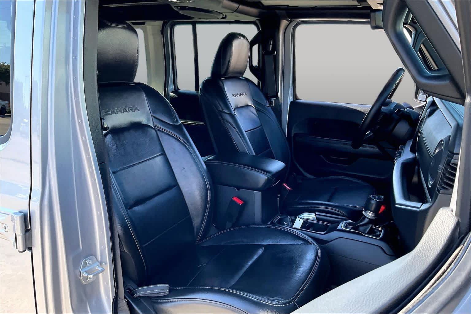 Used 2018 Jeep Wrangler Unlimited Sahara AWD/4WD image 9