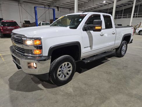 Used 2015 Chevrolet Silverado 2500 LT w/ LT Convenience Package AWD/4WD image 2