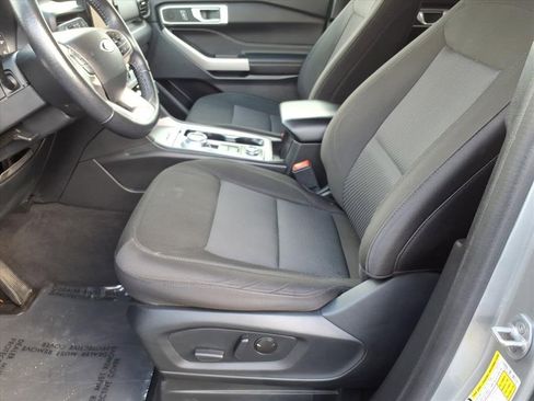 Used 2023 Ford Explorer XLT image 15