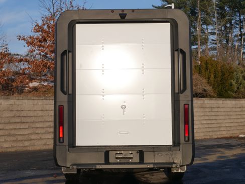 New 2025 Chevrolet Brightdrop 600 w/ Power Door Package image 5