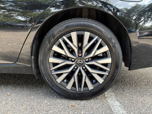 Used 2025 Nissan Altima 2.5 SV FWD image 40