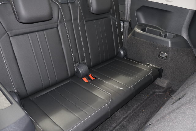 Certified 2023 Volkswagen Tiguan SE w/ Panoramic Sunroof Package FWD image 19