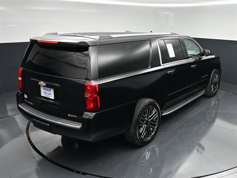 Used 2018 Chevrolet Suburban Premier AWD/4WD image 25