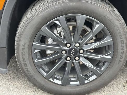 Used 2023 Chevrolet Traverse RS FWD image 16