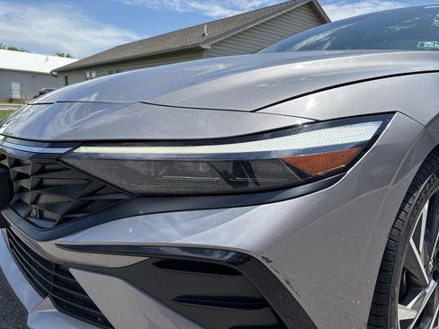 Used 2025 Hyundai Elantra SEL FWD image 10