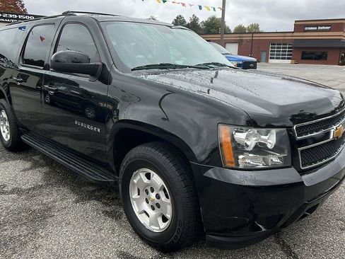 Used 2014 Chevrolet Suburban LS image 3