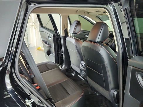 Certified 2025 Nissan Rogue SV image 35