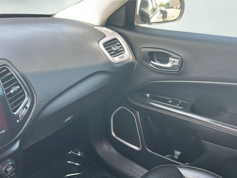 Used 2020 Jeep Compass Latitude FWD image 21