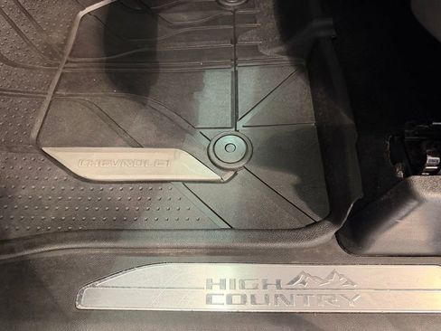 Used 2021 Chevrolet Silverado 1500 High Country w/ Technology Package image 10