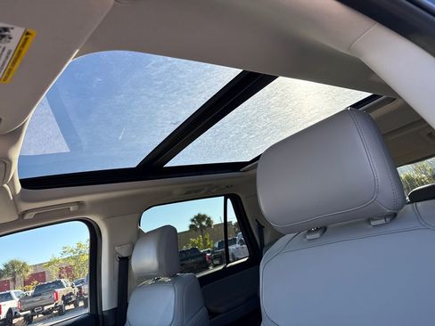 Certified 2025 Ford Expedition Active image 9