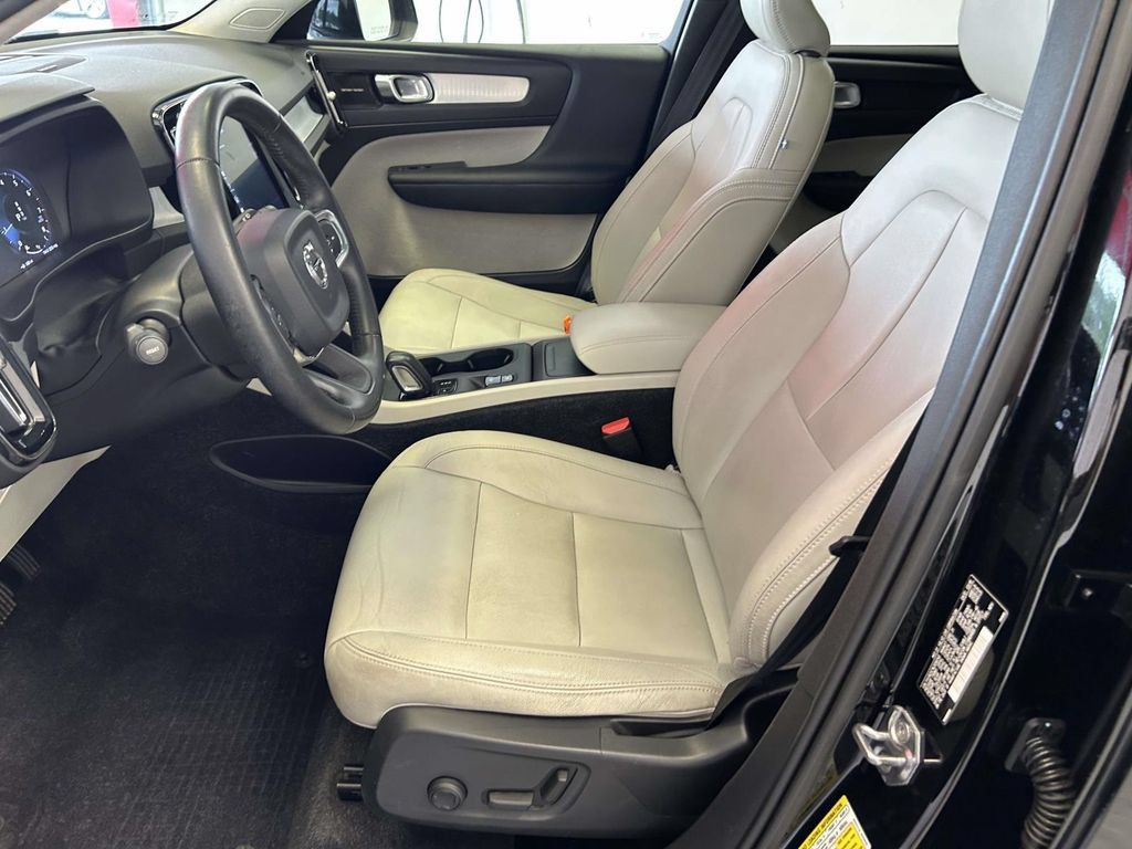 Used 2019 Volvo XC40 T5 Momentum AWD/4WD image 16