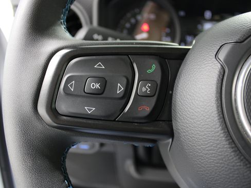 Used 2025 Jeep Wrangler Unlimited Rubicon 4xe w/ Convenience Group AWD/4WD image 10