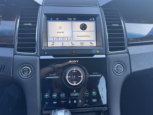 Used 2018 Ford Taurus Limited image 8