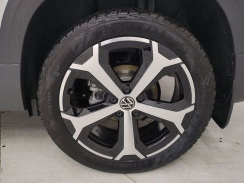 New 2025 Volkswagen Taos SEL image 12