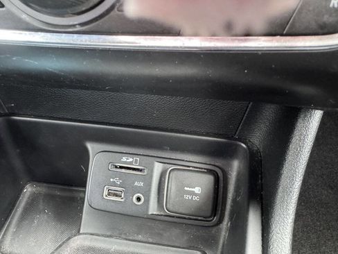 Used 2018 Jeep Cherokee Latitude Plus w/ Comfort/Convenience Group image 18