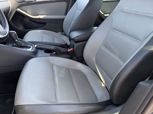 Used 2013 Volkswagen Jetta SEL FWD image 9