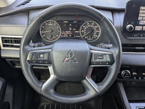 Used 2023 Mitsubishi Outlander SE image 8