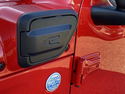 Certified 2024 Jeep Wrangler Sahara w/ Technology Group image 11