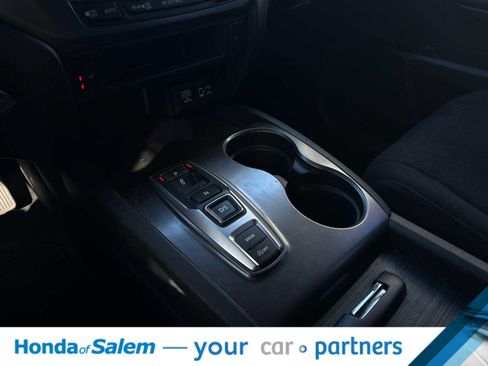 Used 2022 Honda Pilot Sport image 17