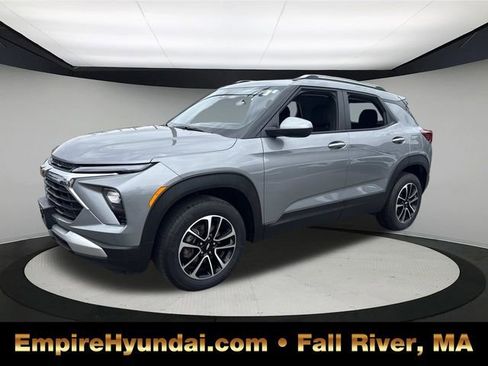 Used 2025 Chevrolet TrailBlazer LT image 1