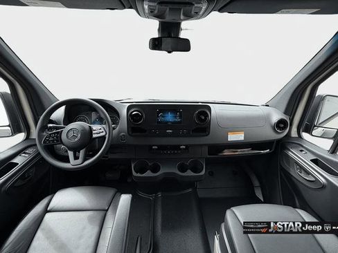 Used 2024 Mercedes-Benz Sprinter 2500 image 9