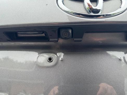 Used 2019 Toyota Highlander XLE image 17