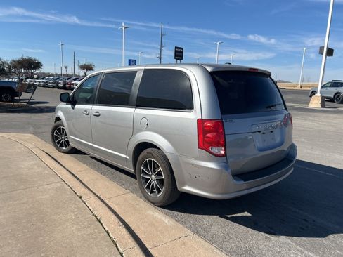 Used 2019 Dodge Grand Caravan SE image 7
