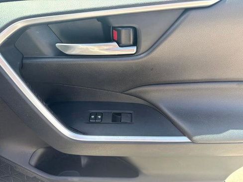 Used 2020 Toyota RAV4 XLE w/ Convenience Package FWD image 34