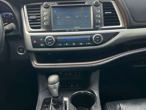 Used 2018 Toyota Highlander XLE image 31