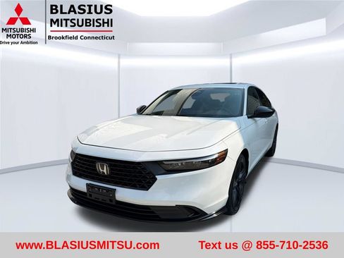 Used 2023 Honda Accord Sport image 3