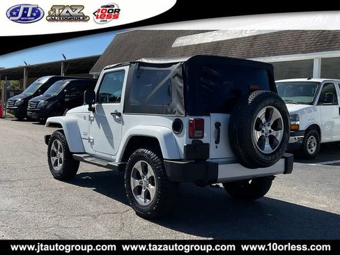 Used 2017 Jeep Wrangler Sahara w/ Connectivity Group AWD/4WD image 5