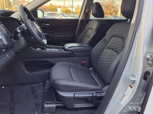 Used 2022 Nissan Pathfinder S image 16