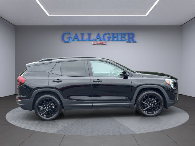 Used 2023 GMC Terrain SLE w/ Driver Convenience Package AWD/4WD image 3