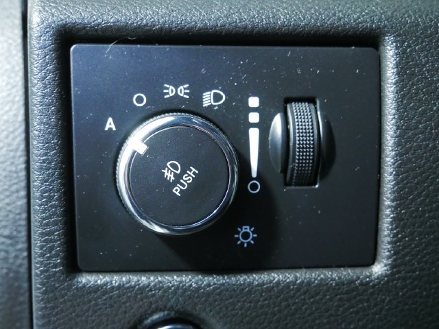 Used 2019 Jeep Grand Cherokee Limited w/ Luxury Group II AWD/4WD image 25