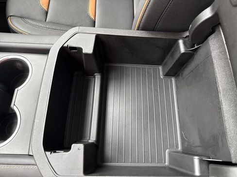 Used 2024 GMC Yukon AT4 w/ Technology Package image 25