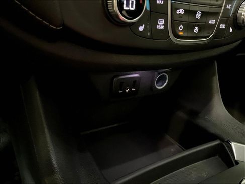 Used 2019 Chevrolet Traverse LT FWD image 16
