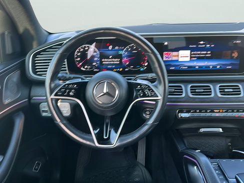 Used 2024 Mercedes-Benz GLS 450 4MATIC image 10