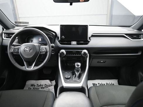 Used 2023 Toyota RAV4 SE image 21