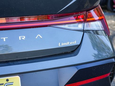 New 2025 Hyundai Elantra Limited image 13