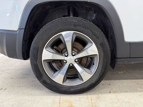 Used 2020 Jeep Cherokee Limited image 28