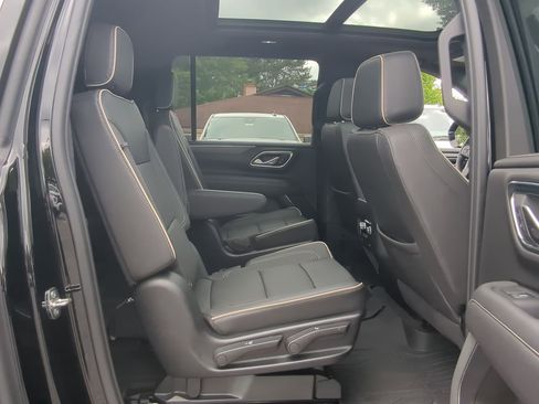 Used 2023 GMC Yukon XL SLT w/ SLT Luxury Package RWD image 28